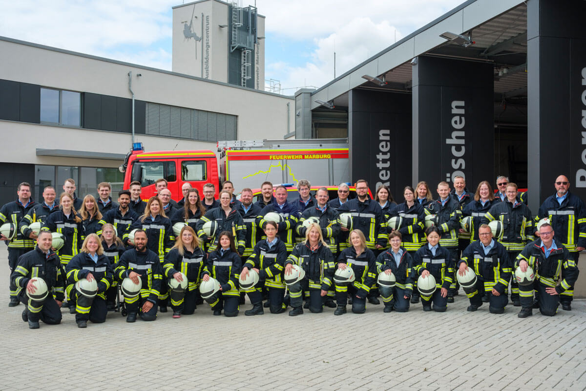 Gruppenbild Einsatzabteilung Feuerwehr Marburg-Cappel (aufgenommen 2015)