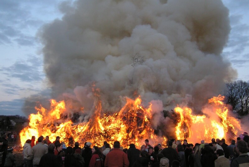 Osterfeuer Osterfeuer