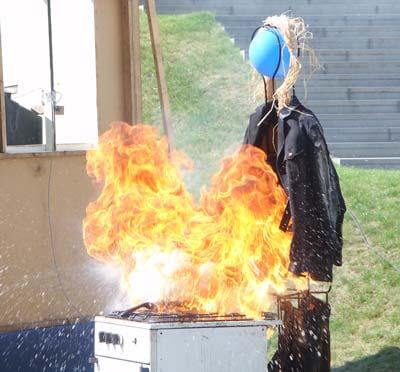 es drohen sehr schwere Verbrennungen Fett brennt4