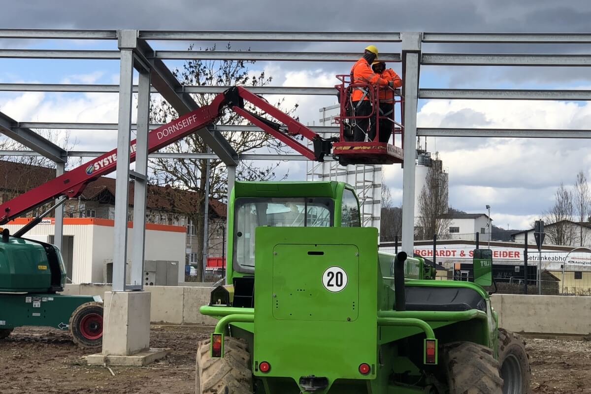 Aufbau Stahlgerüst Carport