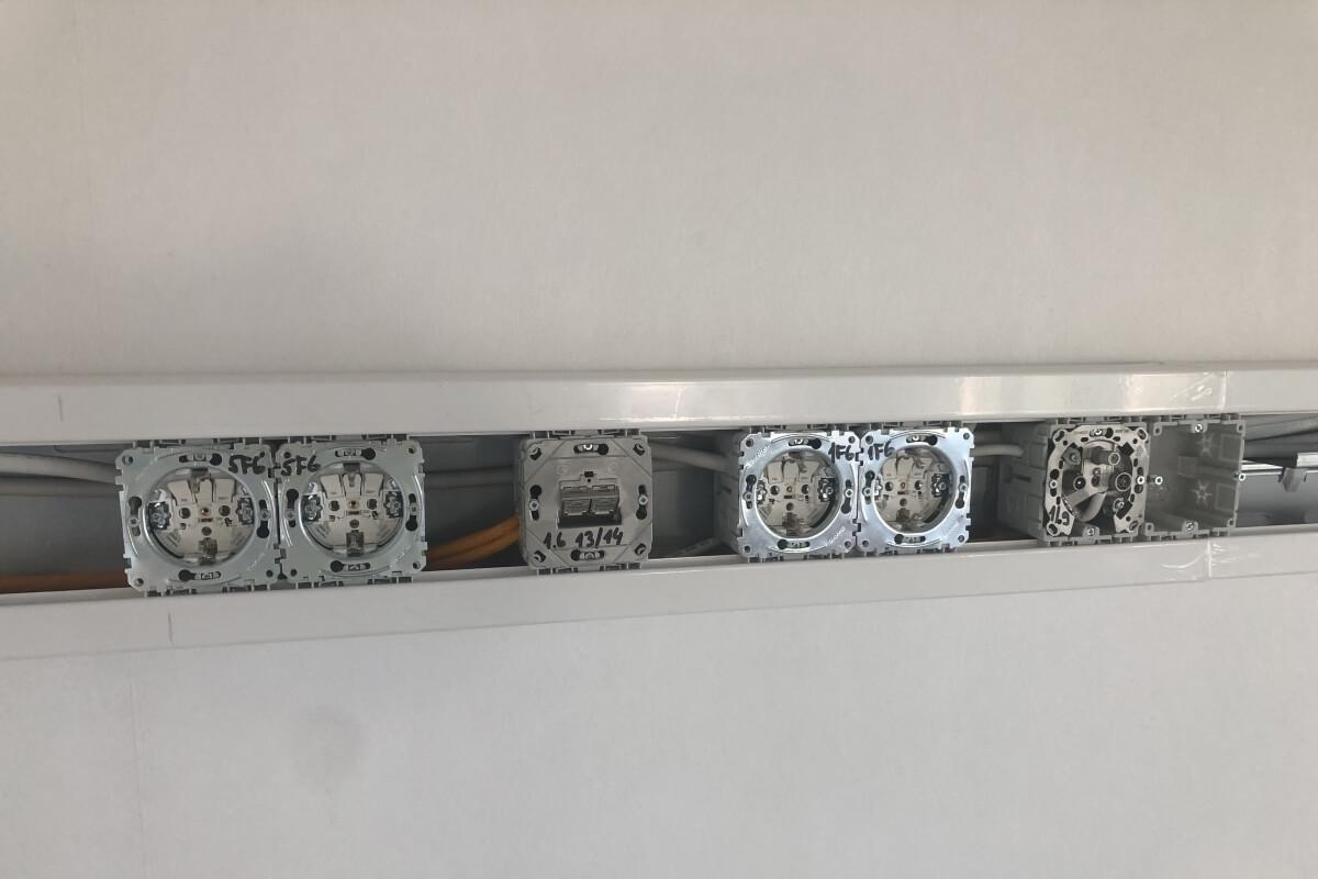 Anschlüsse Kabelkanal Anschlüsse Kabelkanal