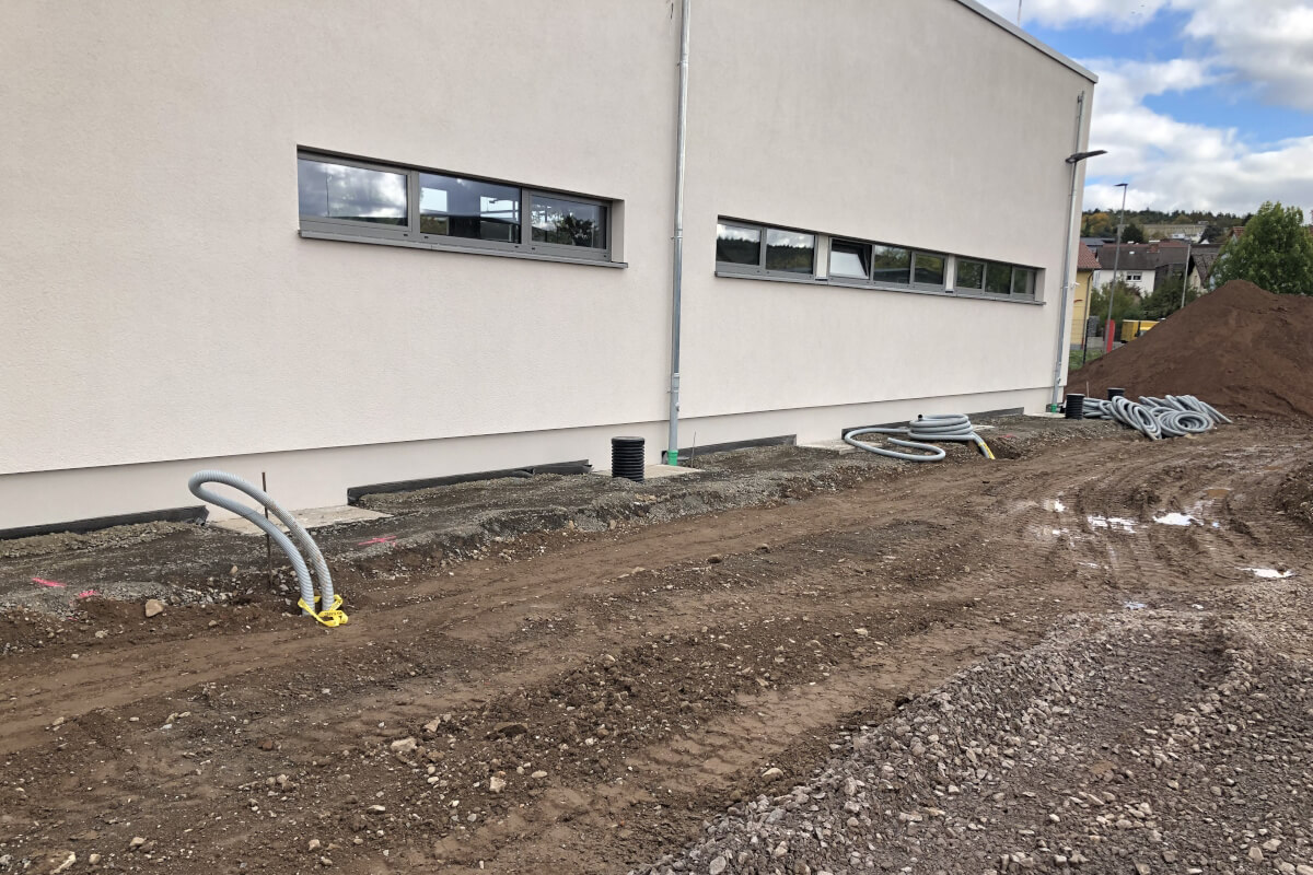 Leerrohre für E-Ladesäulen verlegt Leerrohre für E-Ladesäulen verlegt