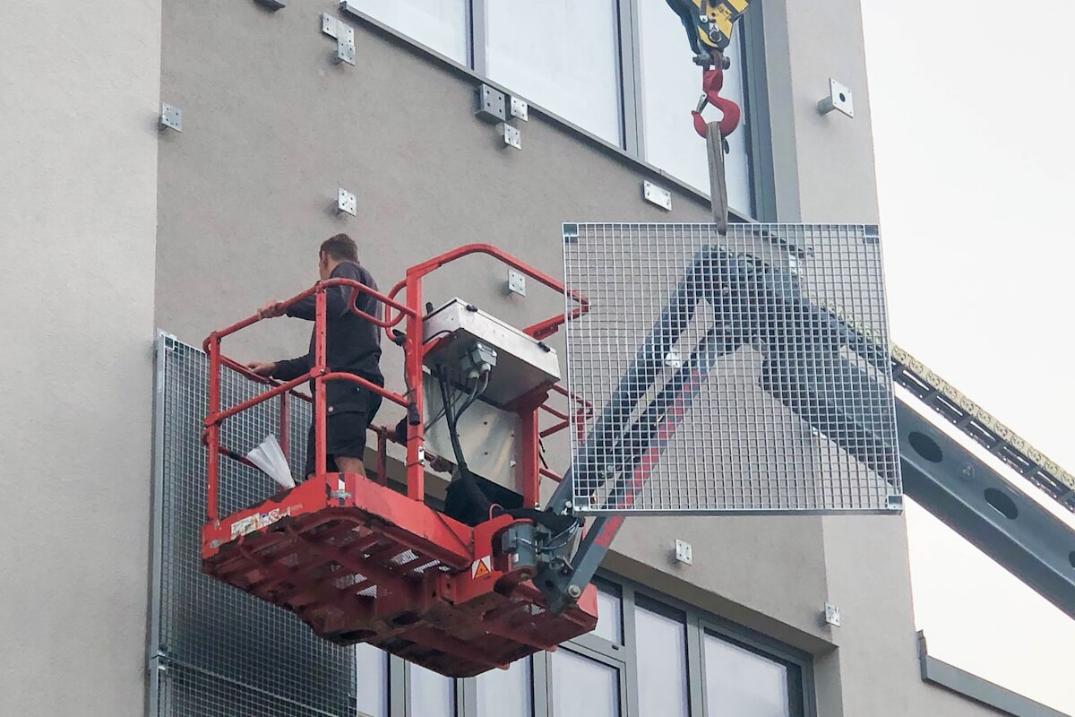 Schutzgitter montiert Schutzgitter montiert