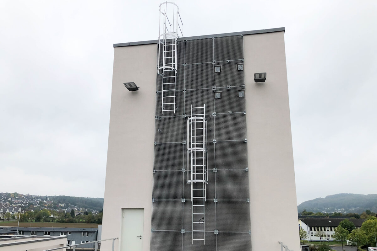 Schutzgitter montiert Schutzgitter montiert