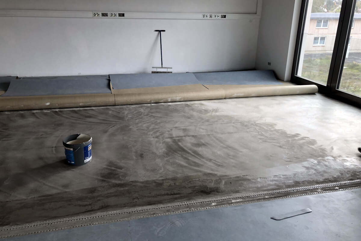Linoleum-Fußboden verlegt Linoleum-Fußboden verlegt