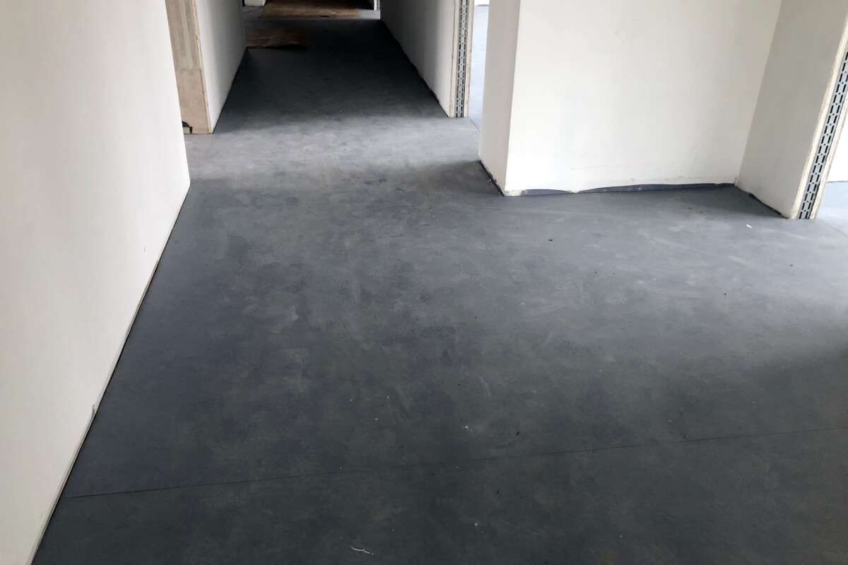 Linoleum-Fußboden verlegt (Farbe blue heaven) Linoleum-Fußboden verlegt (Farbe blue heaven)