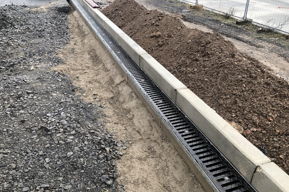 Abflussrinne verlegt Abflussrinne verlegt