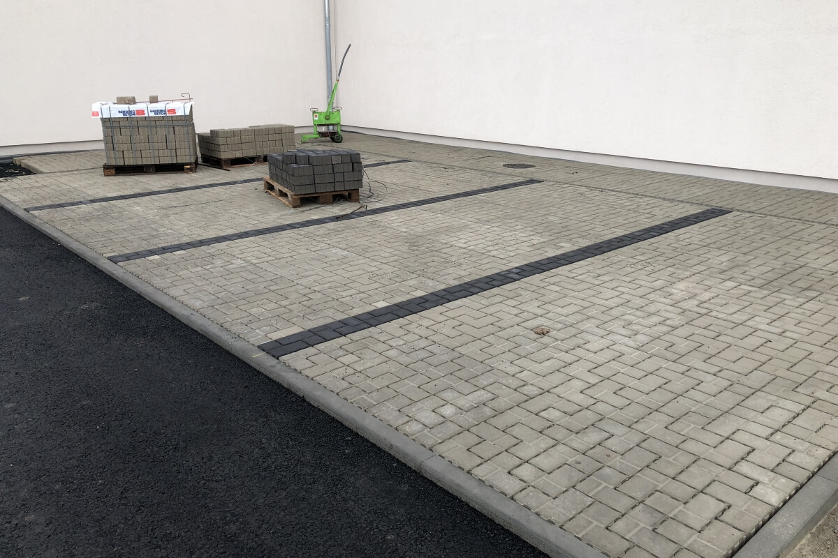 Parkplätze gepflastert Parkplätze gepflastert