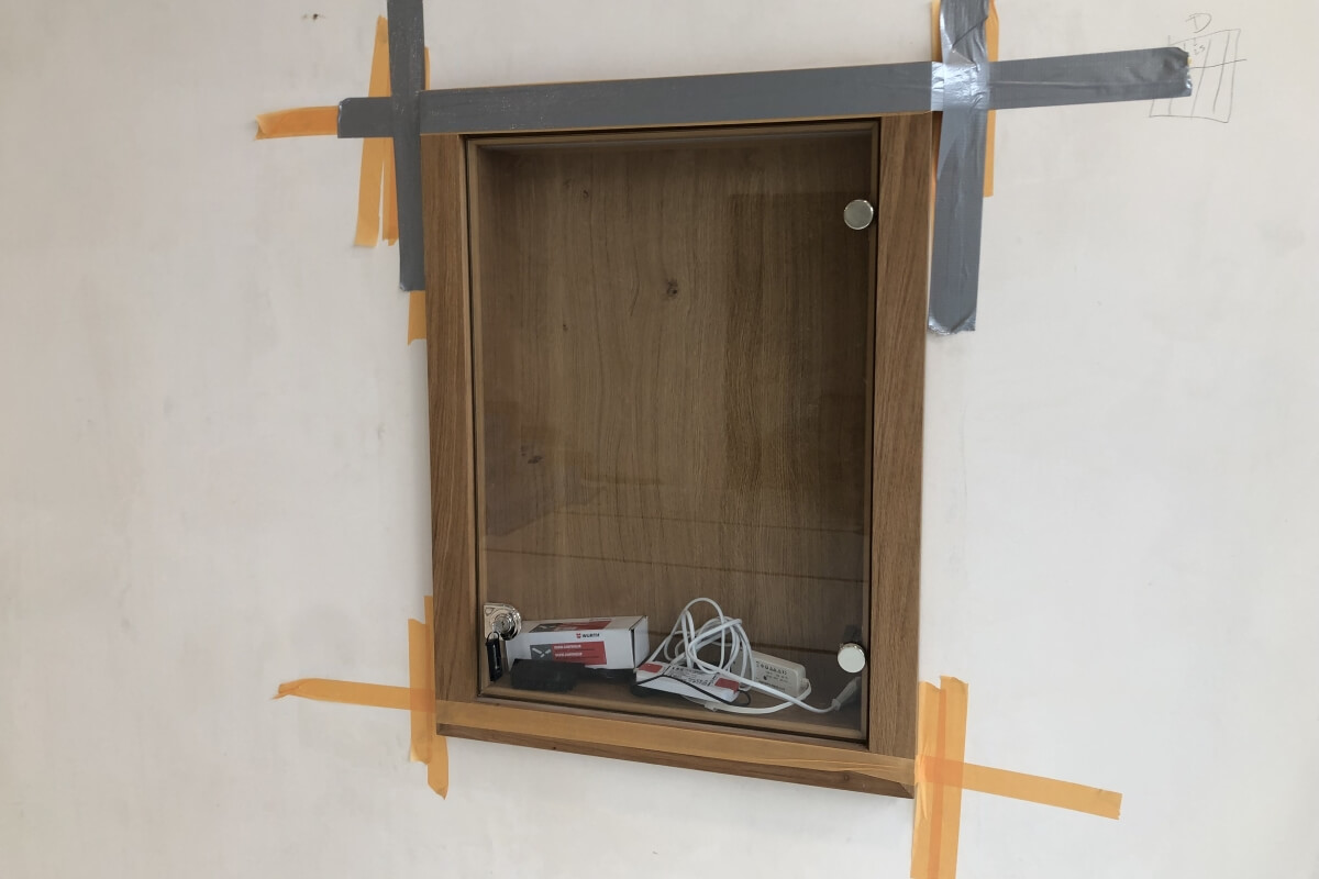 Montage Vitrine Zeitkapsel Montage Vitrine Zeitkapsel