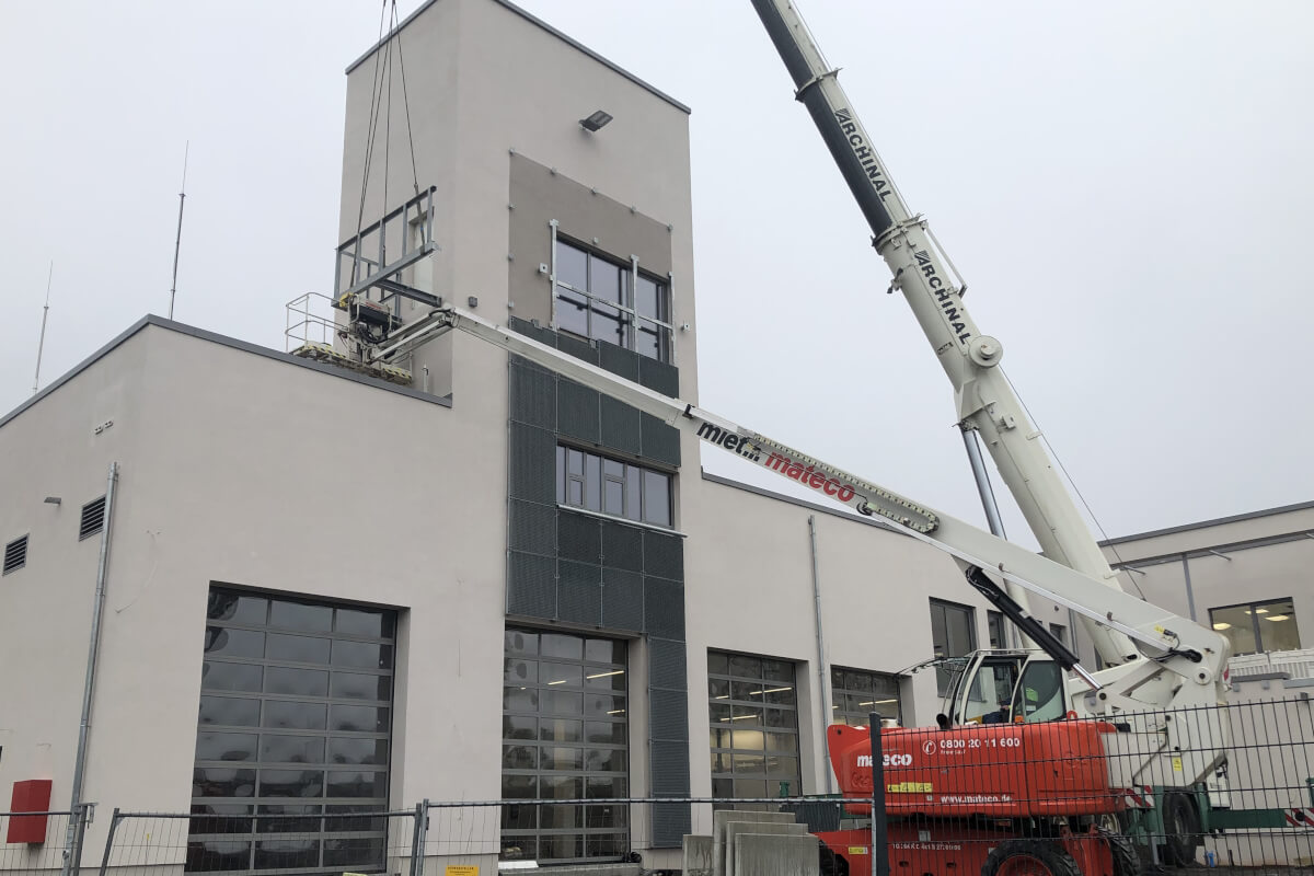 Übungsturm Montage Balkon & Schutzgitter Übungsturm Montage Balkon & Schutzgitter