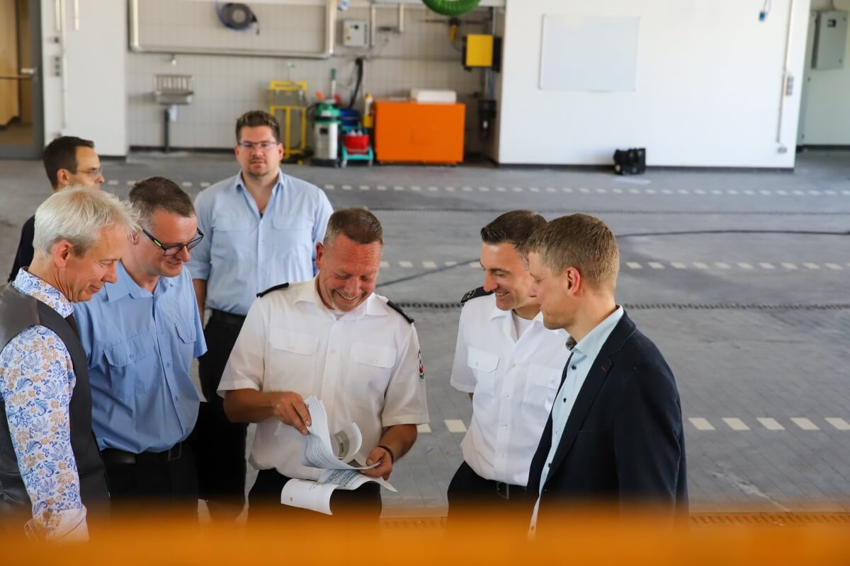 Fahrzeughalle Besprechung Fahrzeughalle Besprechung