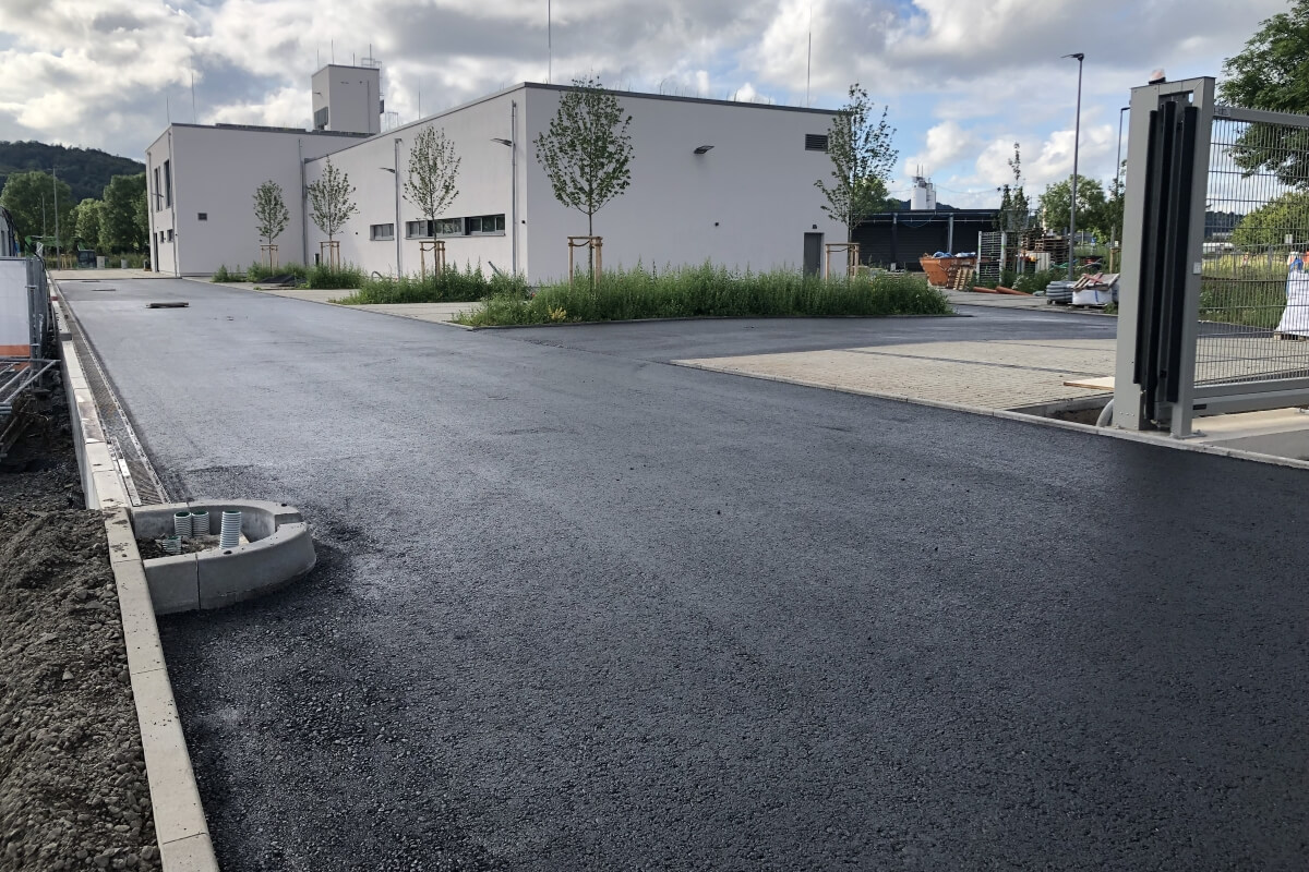 Teerarbeiten Haupteingang Teerarbeiten Haupteingang