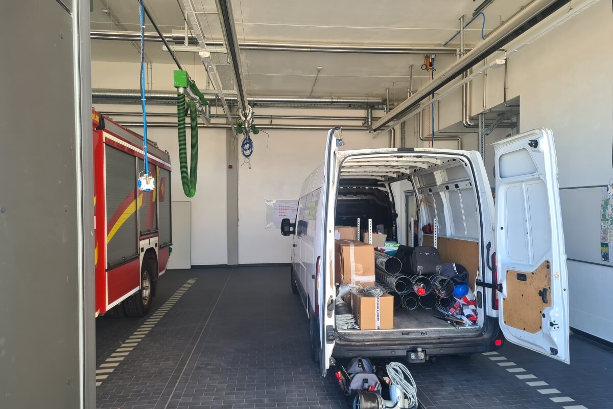 Installation Abgasanlage Installation Abgasanlage