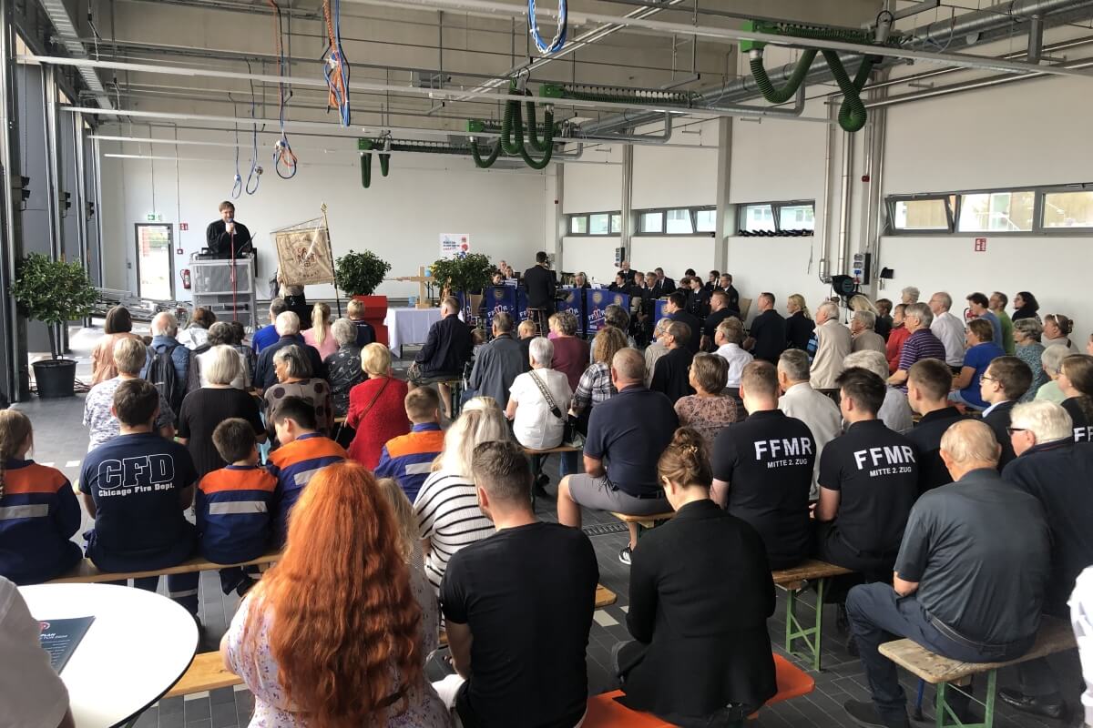 Gottesdienst in der Fahrzeughalle Gottesdienst in der Fahrzeughalle