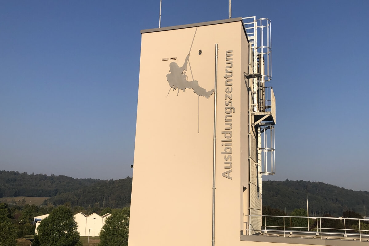 Schriftzug Ausbildungszentrum Feuerwehr Marburg Schriftzug Ausbildungszentrum Feuerwehr Marburg