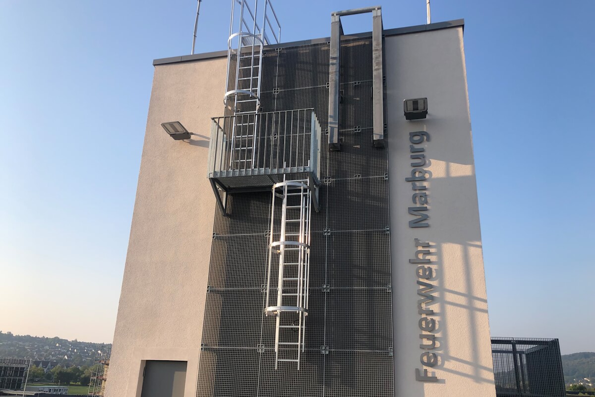 Schriftzug Ausbildungszentrum Feuerwehr Marburg Schriftzug Ausbildungszentrum Feuerwehr Marburg