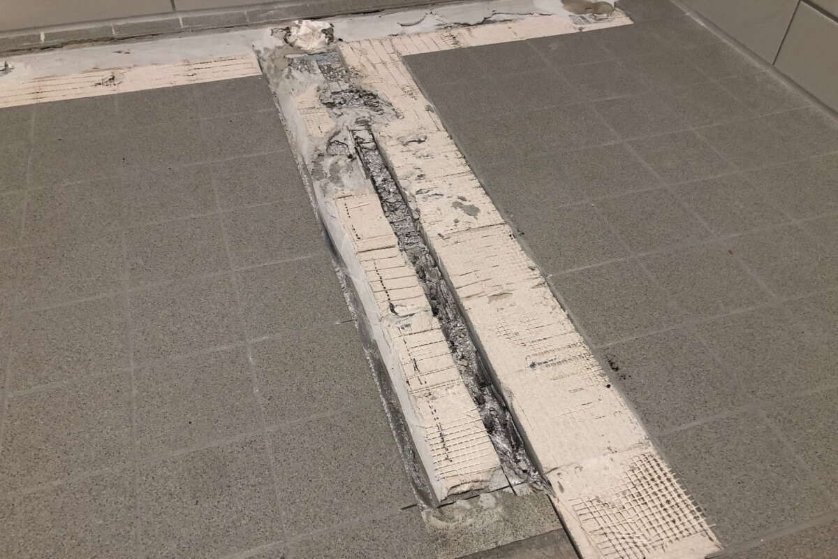 Fußbodenöffnung Duschen