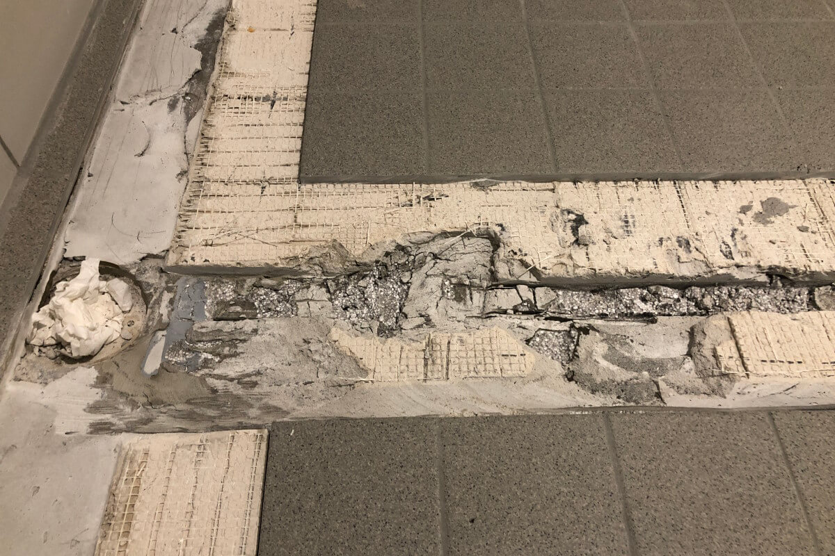 Fußbodenöffnung Duschen