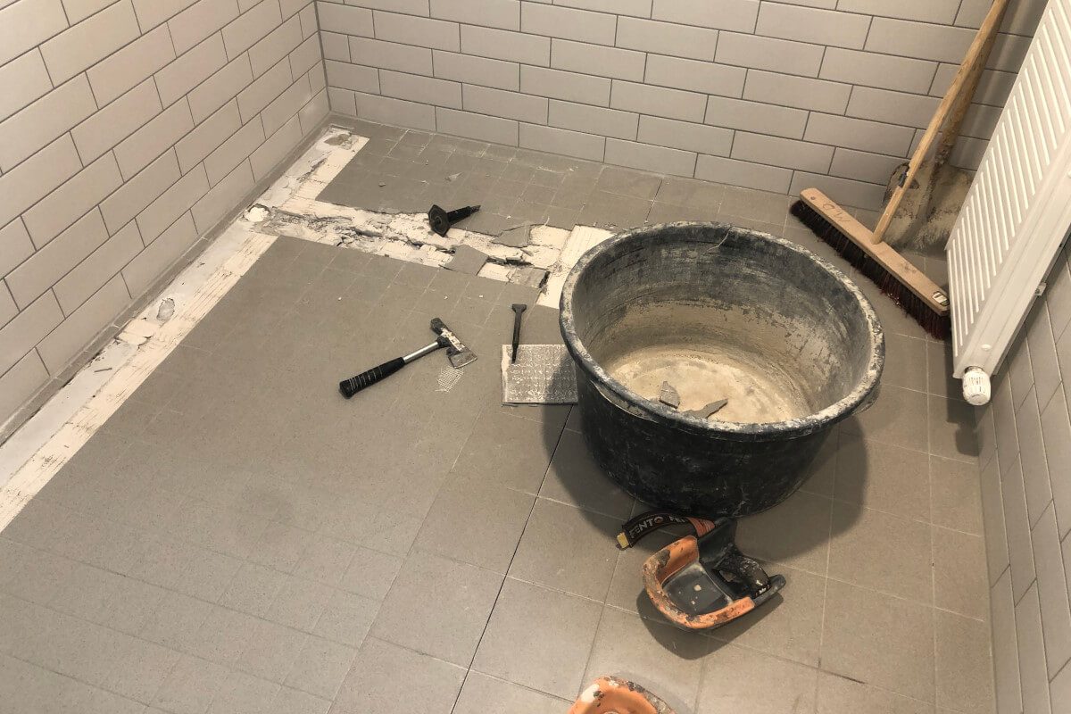 Fußbodenöffnung Duschen