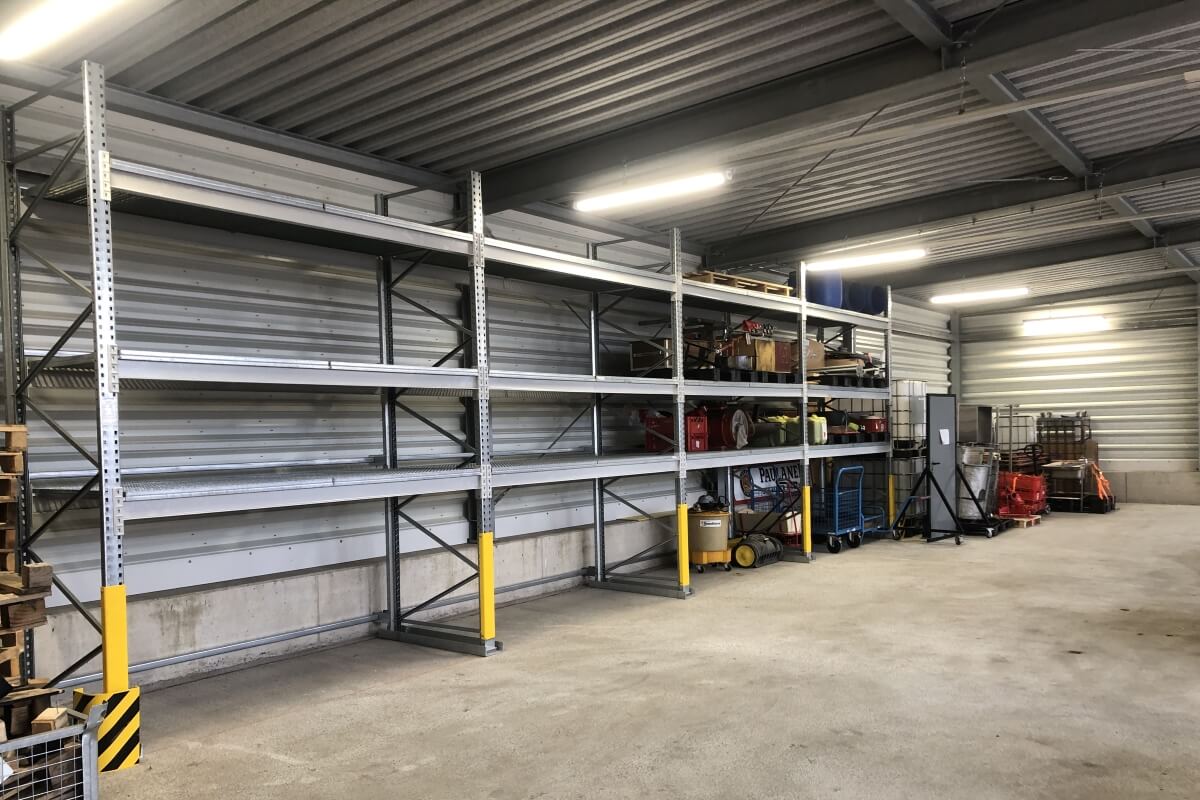 Einräumen Schwerlastregal