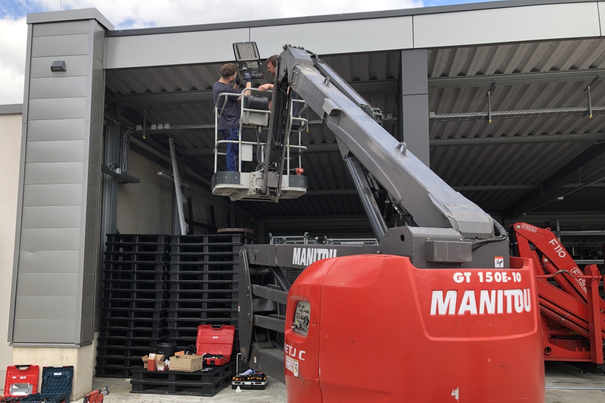 Montage LED-Strahler Montage LED-Strahler